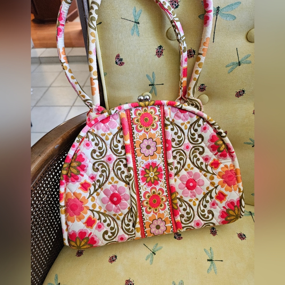 Vera bradley purse w snap closure